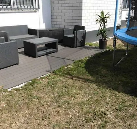 Apartment Tla With Garden
